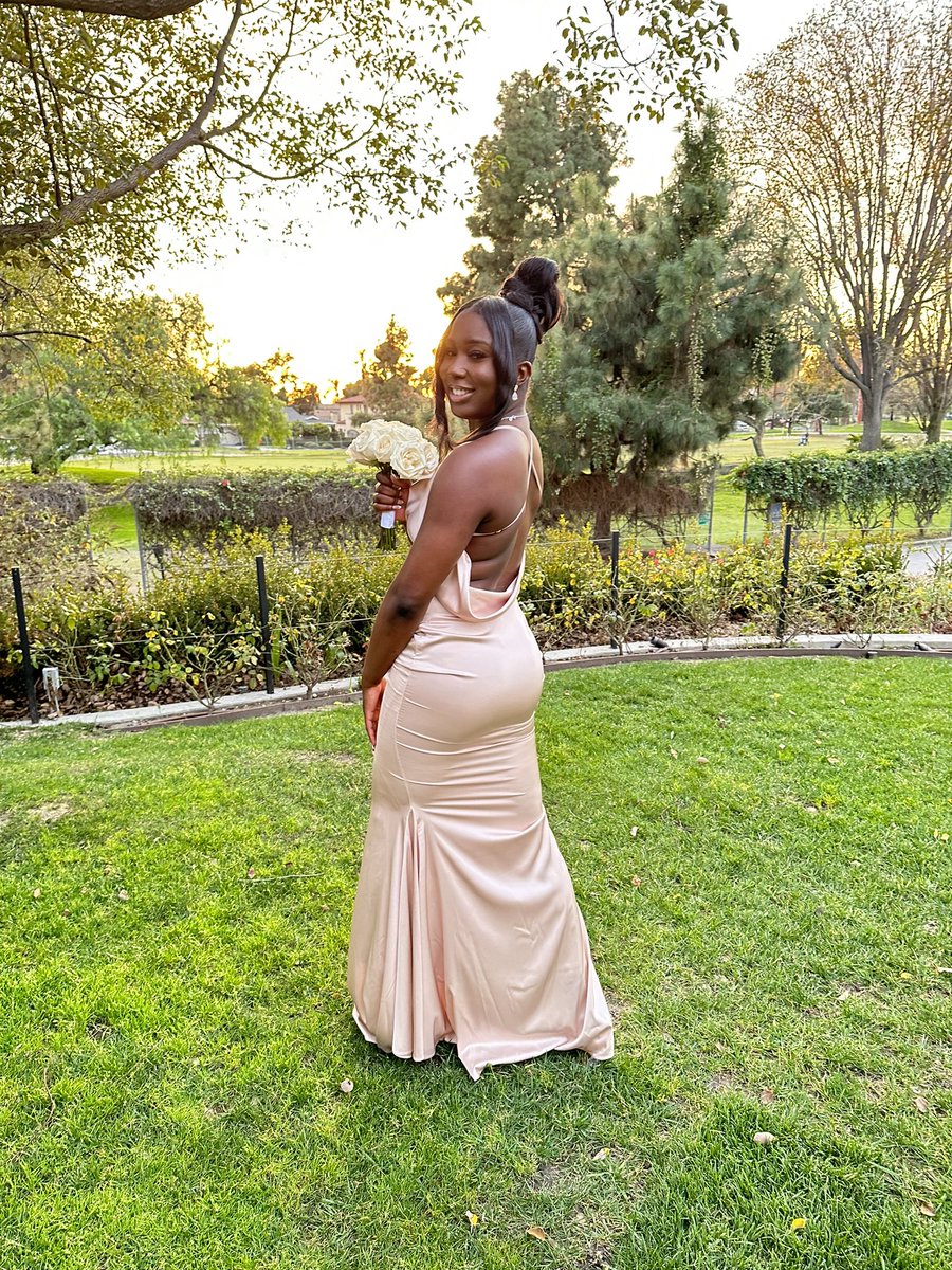 rasheedasheeda's tweet photo. HER 🌸 #bridesmaid #TheMacks #weddingtings https://t.co/K3RSMVJHA1