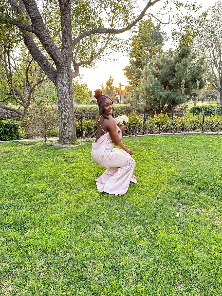 rasheedasheeda's tweet photo. HER 🌸 #bridesmaid #TheMacks #weddingtings https://t.co/K3RSMVJHA1