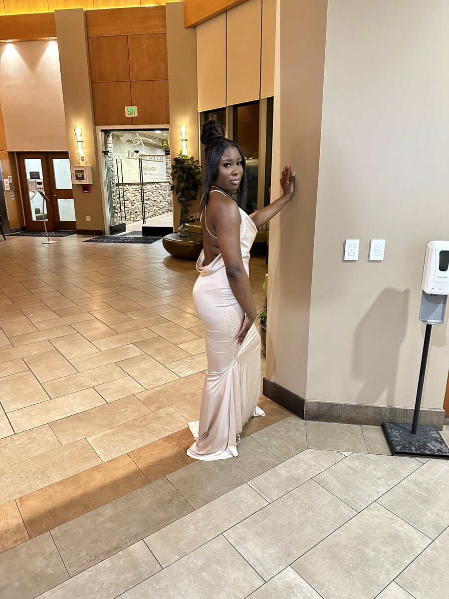 rasheedasheeda's tweet photo. HER 🌸 #bridesmaid #TheMacks #weddingtings https://t.co/K3RSMVJHA1