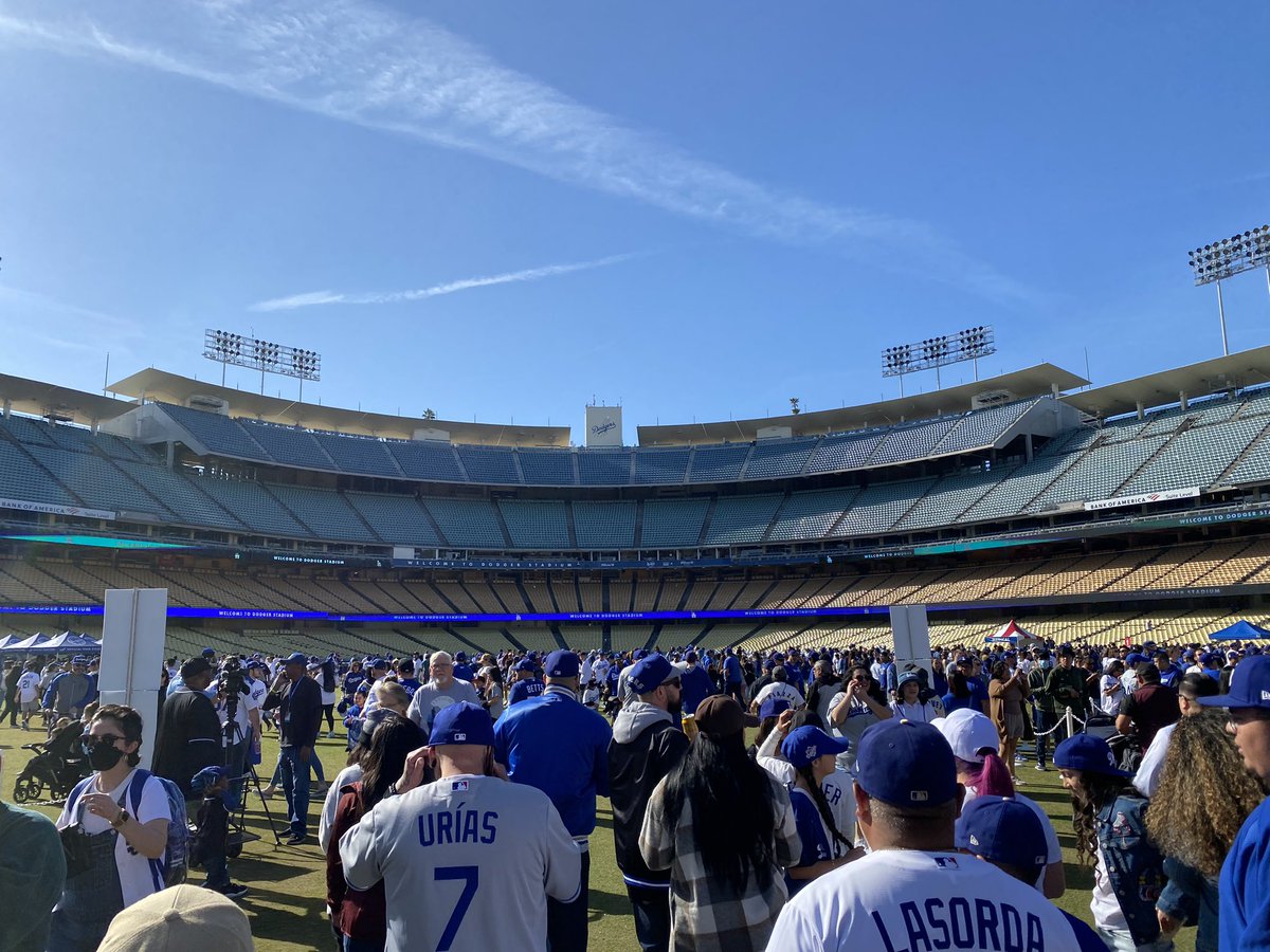 SportsNetLA's tweet photo. How many #Dodgers fans made it out to FanFest? ⚾️
Reply to this tweet with a selfie of you at #DodgersFF for the chance to be featured on 'Access SportsNet: Dodgers!' https://t.co/NRPlyNsVJf