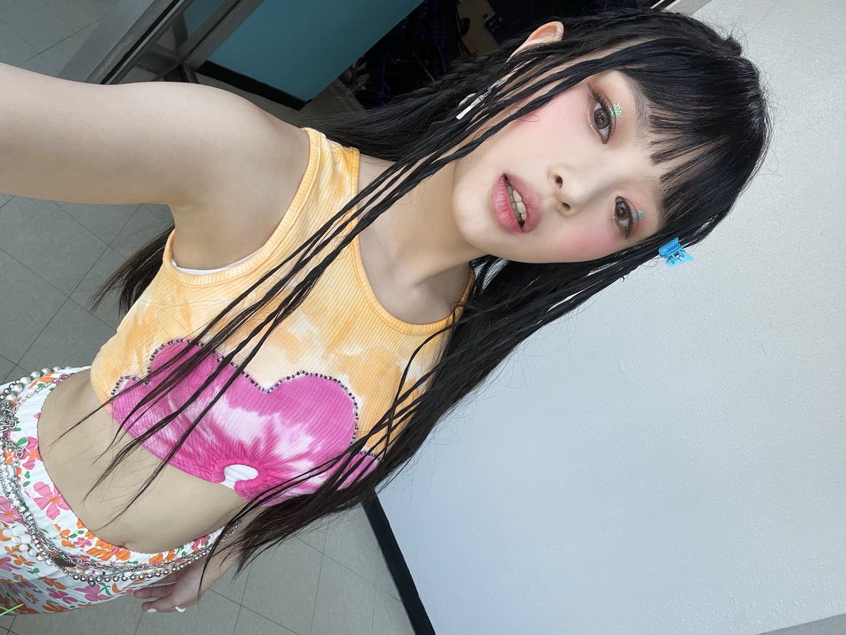 Hanni (@daily04s) on Twitter photo 