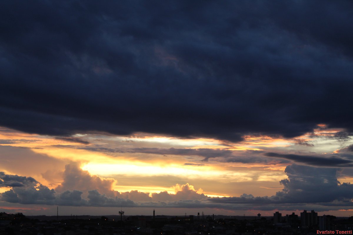 etonetti's tweet photo. Fim de tarde em Campinas - S.P https://t.co/LRfwnHjwFl