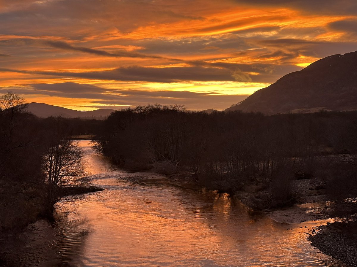 A golden sunset from the Spey Bridge this evening. #newtonmore #riverspey #badenoch #pollcreagan