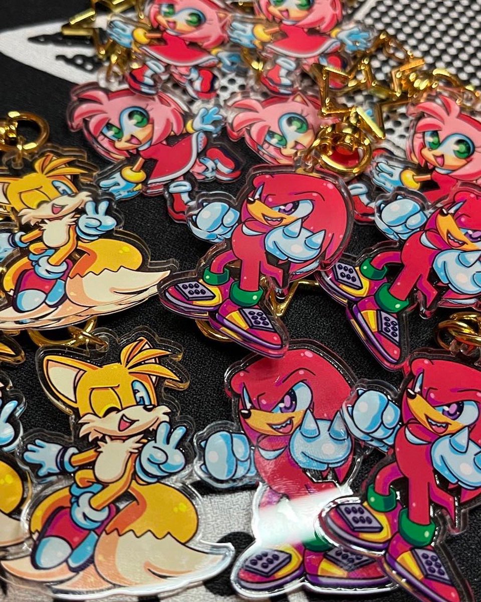 TheChaosSpirit's tweet photo. 🛍️ Now open for business again!

Every 5 dollars spent earns you a free button! 💙❤️🖤

link below ⬇️⬇️ https://t.co/q9RcAzJLgv
