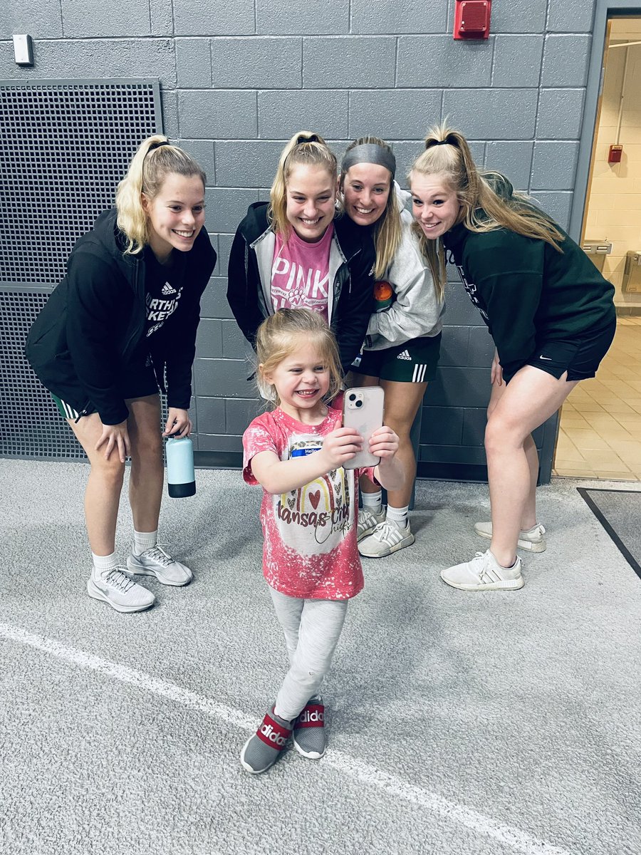 nw_ameyer's tweet photo. Thanks to our team for spending their off day working in the community &amp; for taking some fan selfies! https://t.co/wwbyCoAK3H