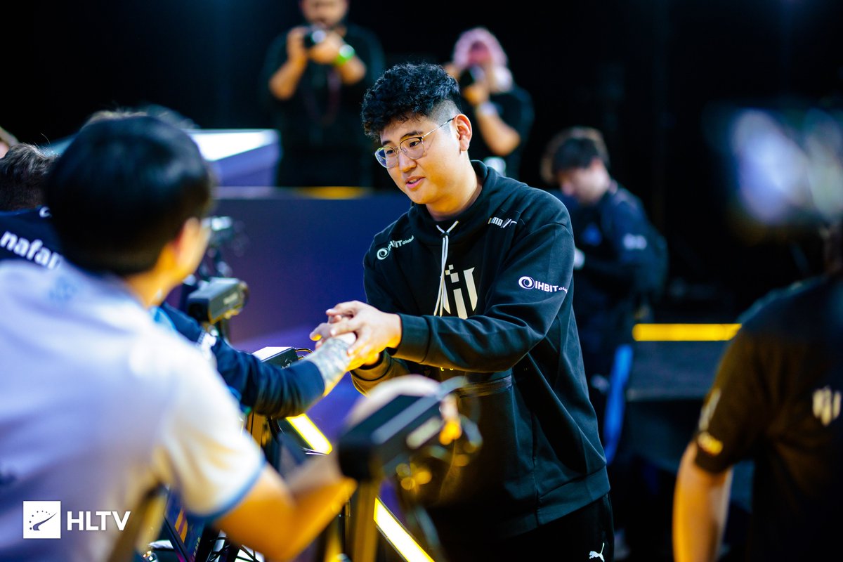 HLTVorg's tweet photo. More upsets on the way? 
🇲🇳 @ihc_esports

📸 @theMAKKU &amp; @brcho_ | #IEM https://t.co/I9T7EfPEat