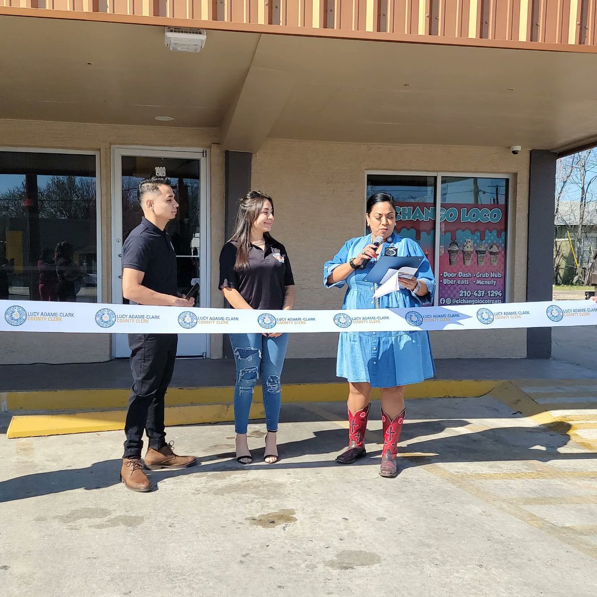 SouthsideSATX's tweet photo. Congrats to @_elchangoloco! The Harlandale district located spot holds the title for #SanAntonio’s Best Mangonada! We had the pleasure along @Southside_First of being a part of their ribbon cutting ceremony by @countyclerkbc. 📍: 1909 Pleasanton Rd, 78221. #LiveFromTheSouthside https://t.co/YUp2v9h7ug