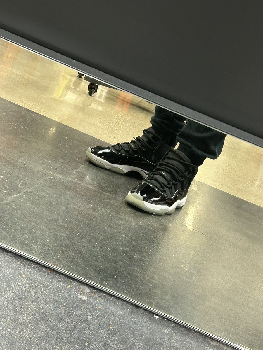 nyckillakev's tweet photo. @nikestore #2323Day #KOTD #jordan #sneakerhead https://t.co/iB3HyTB9YK