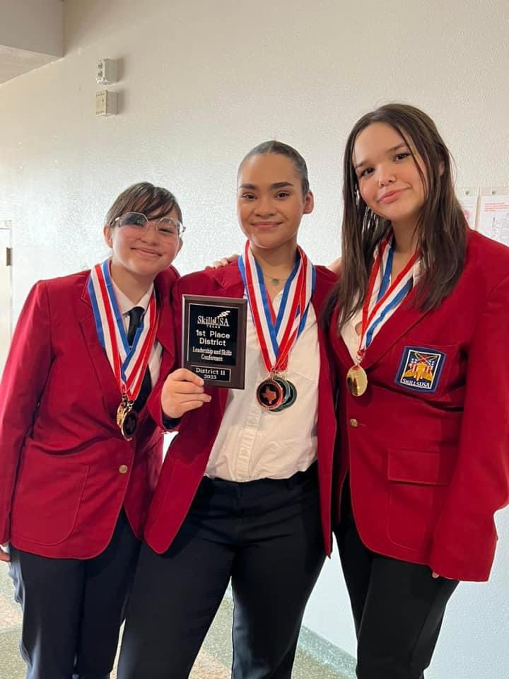 Fox_Tech_HS's tweet photo. Fox Tech Skills USA Team competed all weekend at the District 11 Skills USA contest and all competitors are headed to the State Championship!!! Thank you to all our parents and supporters that helped get them here!
#foxtech #foxtexhlaw #SAISDFamilia #proudteachermoment https://t.co/q2cGqacEc7