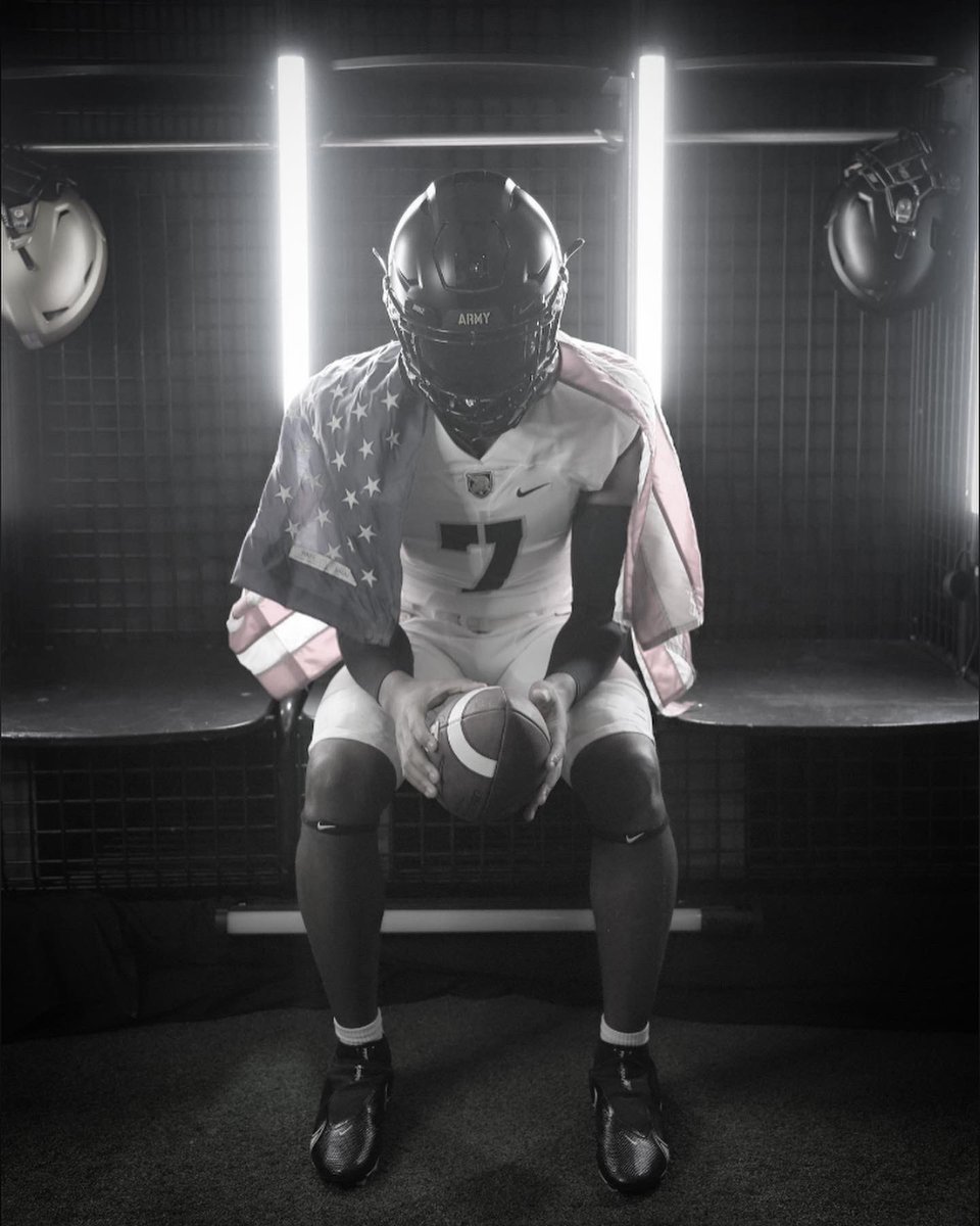 DickensOmarion's tweet photo. Wonderful time &amp; conversation with @ArmyWP_Football on yesterdays visit!🖤 @EarlGill10 @LDixon_ @coachdwms 
#SinkShip🇺🇸 https://t.co/OBeP3tQDnc