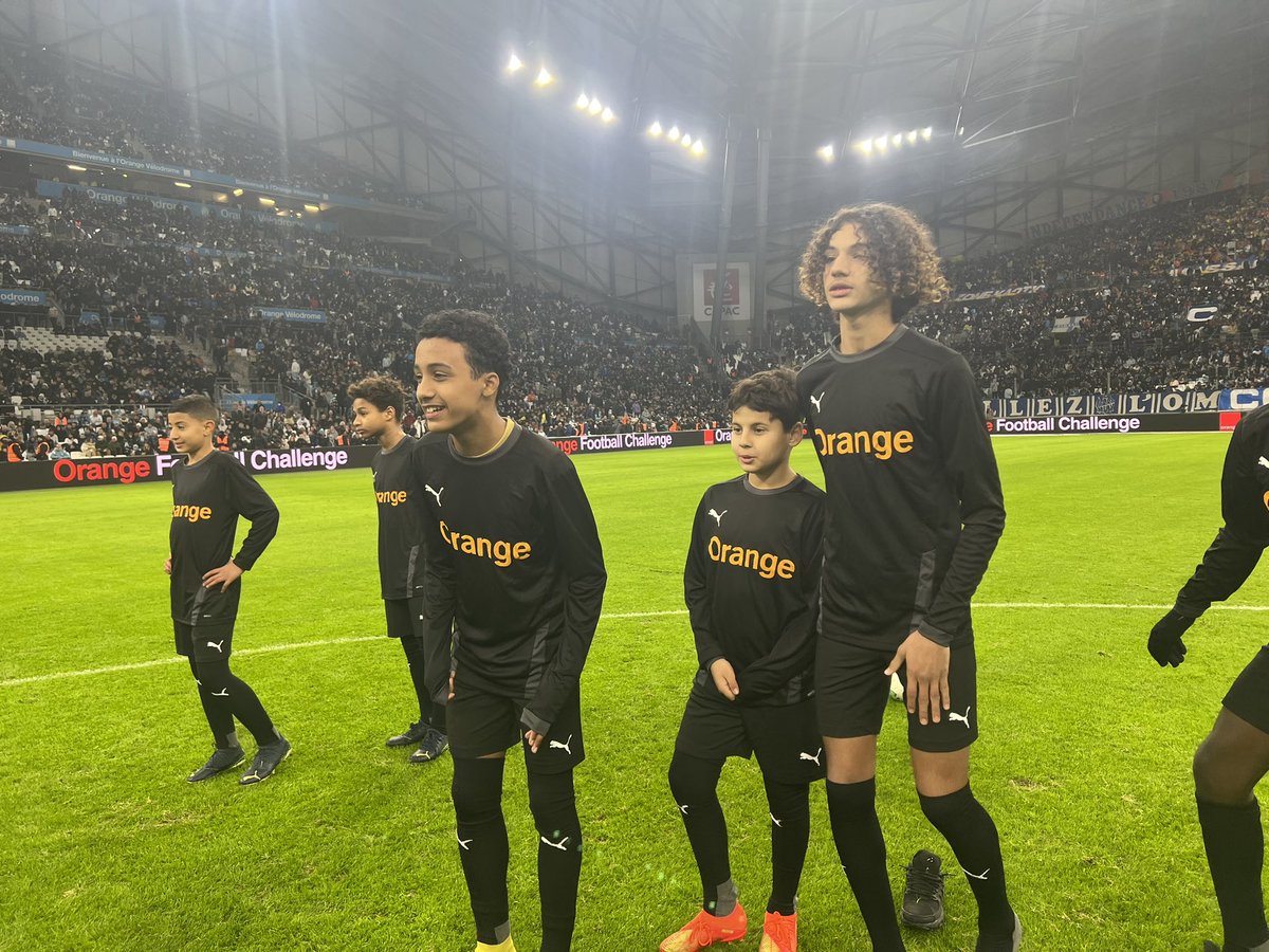 Nos minots au challenge orange ce soir !

Merci à <a href="/orangevelodrome/">Orange Vélodrome 🏡</a> et @olympiquedemarseille pour ce merveilleux moment 💙🤍
