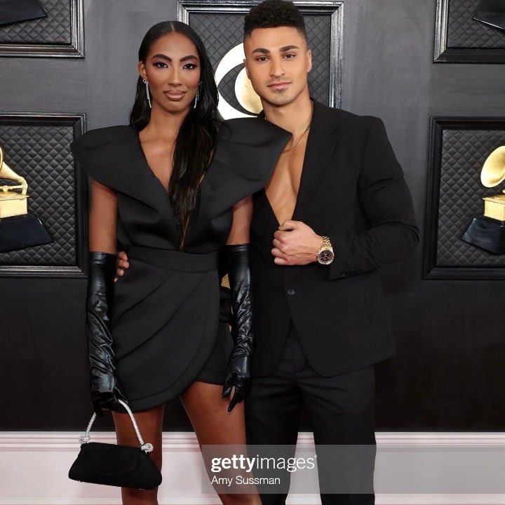 fedeebongiorno's tweet photo. 📸 la ganadora de la última temporada de #GranHermano estados unidos, taylor, con su novio joseph en la alfombra roja de los grammy’s

ellos eran amigos y aliados en la casa de gran hermano, el público los shippeaba y empezaron a salir cuando terminó el programa https://t.co/sYytsSMgTh