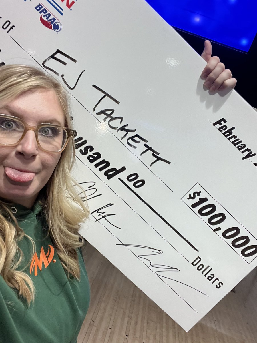 nattytackett's tweet photo. Got the check. I'm outta here @ejt300 😂 https://t.co/Vy03l9Mz0K