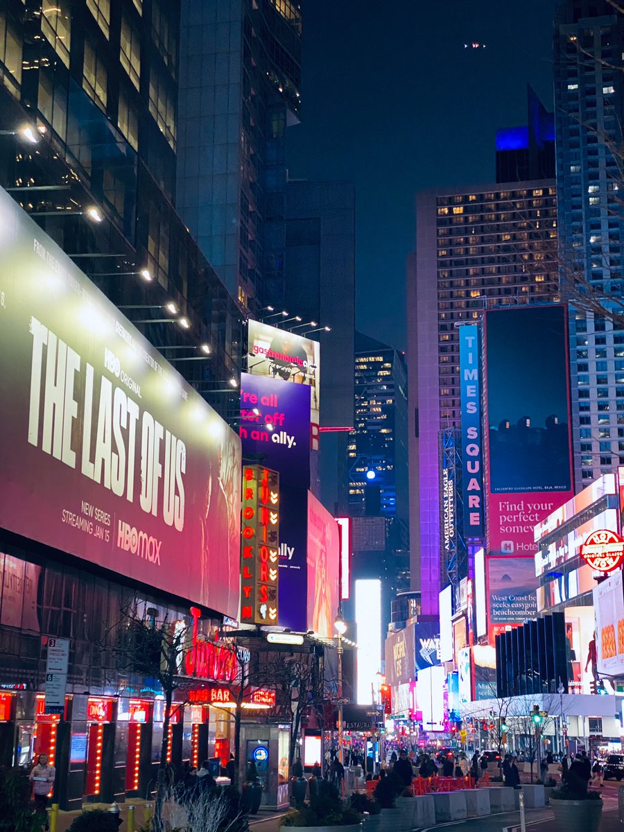 sandrettina's tweet photo. #timesquare #nyc #nycphotos #NewYorkCity #la #italianphotographer https://t.co/z0eBGlJ0Yx