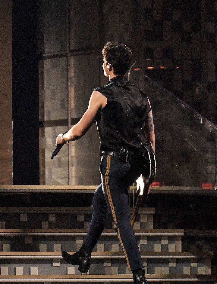 shwnthinker's tweet photo. shawn mendes at the 2019 grammys, what a night. https://t.co/uqy9tlp06j
