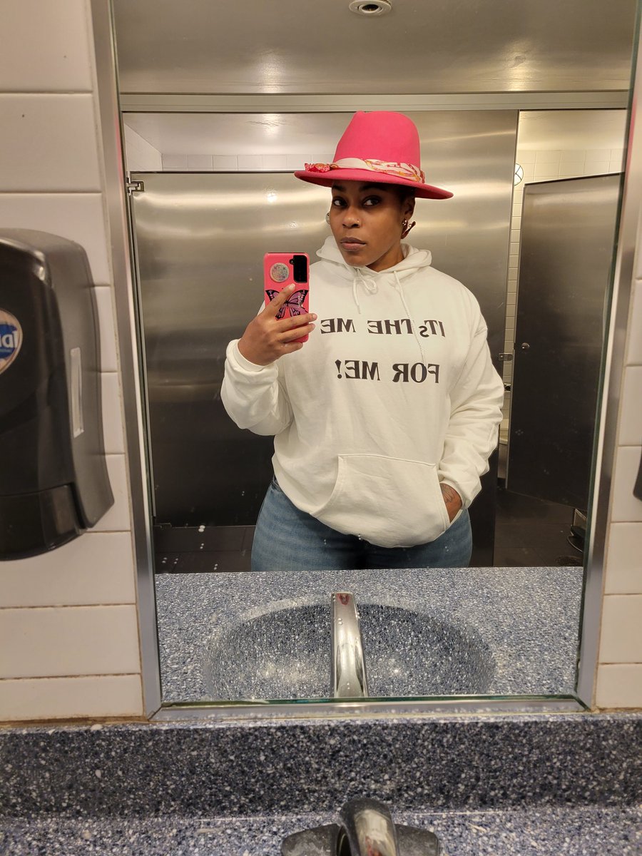 FitnessNever's tweet photo. A #bathroomselfie is always dope!!!
I need my brainy friends. I need help making a #digitalkit https://t.co/kBz2D8lhbL