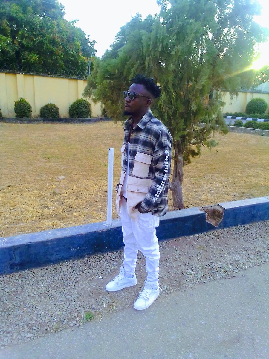 #Etuloboystandard🦅
Don't have Time to form fake G....!!
Na money 💰 the Ginger me no matter what 😎
Notice.....🛸!!!

#etuloboystandard #bestinfluencer #explorepage #management #favoritesong #model #favorite