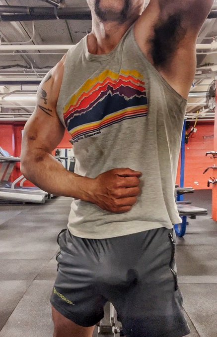 filthy shirt and ripe pits https://t.co/x72QQw0t7i