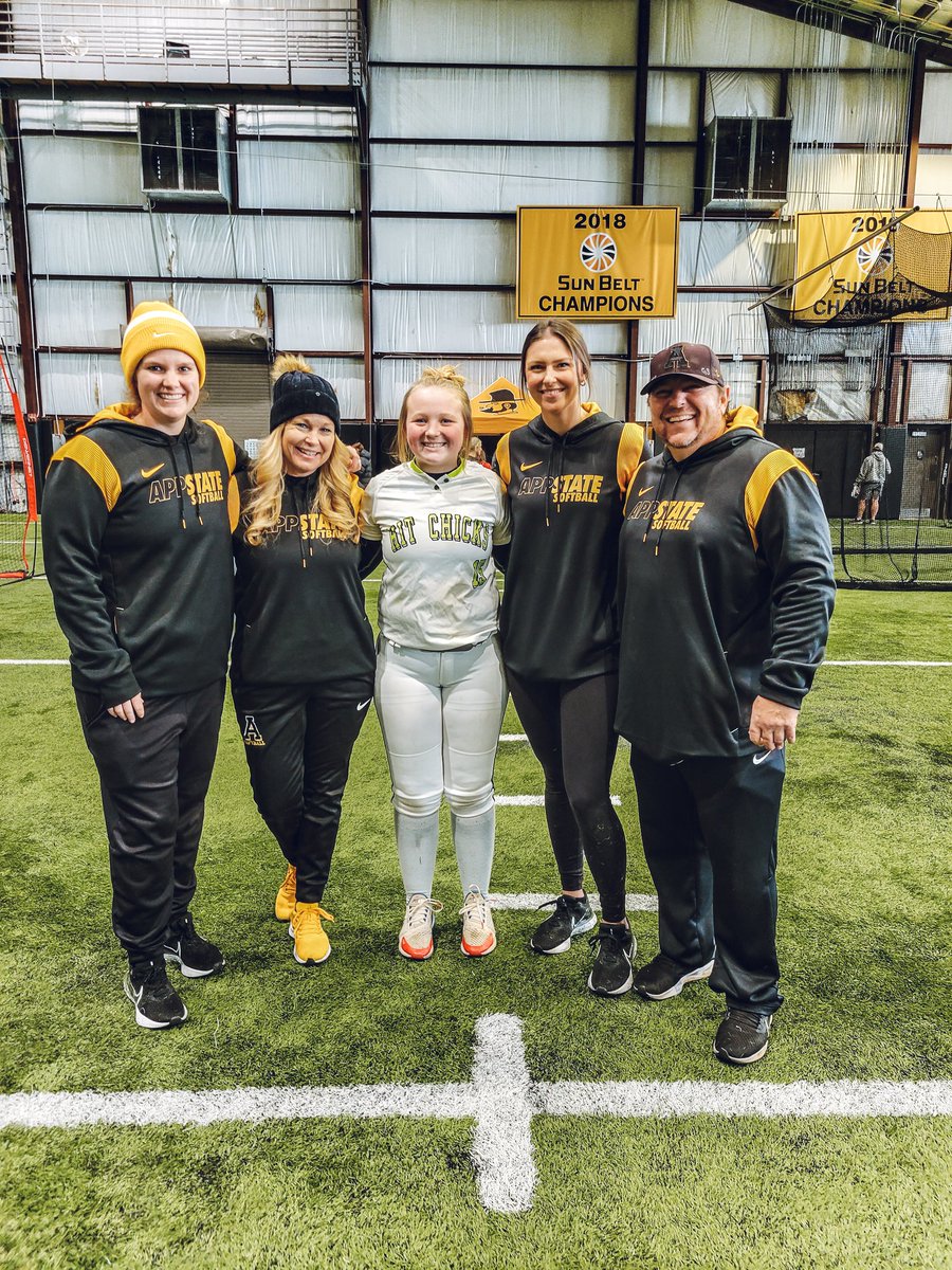 EvelynP1527's tweet photo. had fun today at my first college camp @AppStateSB @hitchicksball https://t.co/kckQeRKbVo