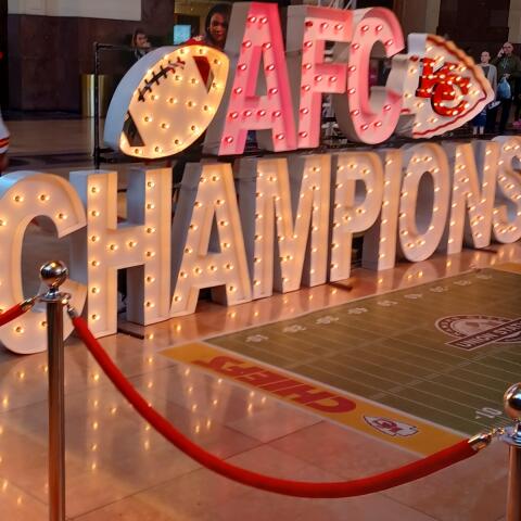 5ozThe's tweet photo. Fun Day at #CHIEFS Fan Zone #UnionStation #KC...#CountdownToSuperbowl is on!!!
https://t.co/2kbc40cQyx https://t.co/PR5XHgrLwL