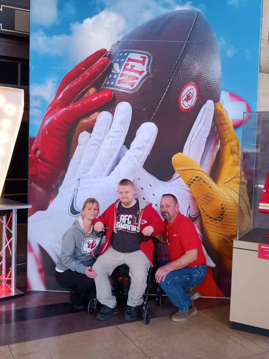5ozThe's tweet photo. Fun Day at #CHIEFS Fan Zone #UnionStation #KC...#CountdownToSuperbowl is on!!!
https://t.co/2kbc40cQyx https://t.co/PR5XHgrLwL