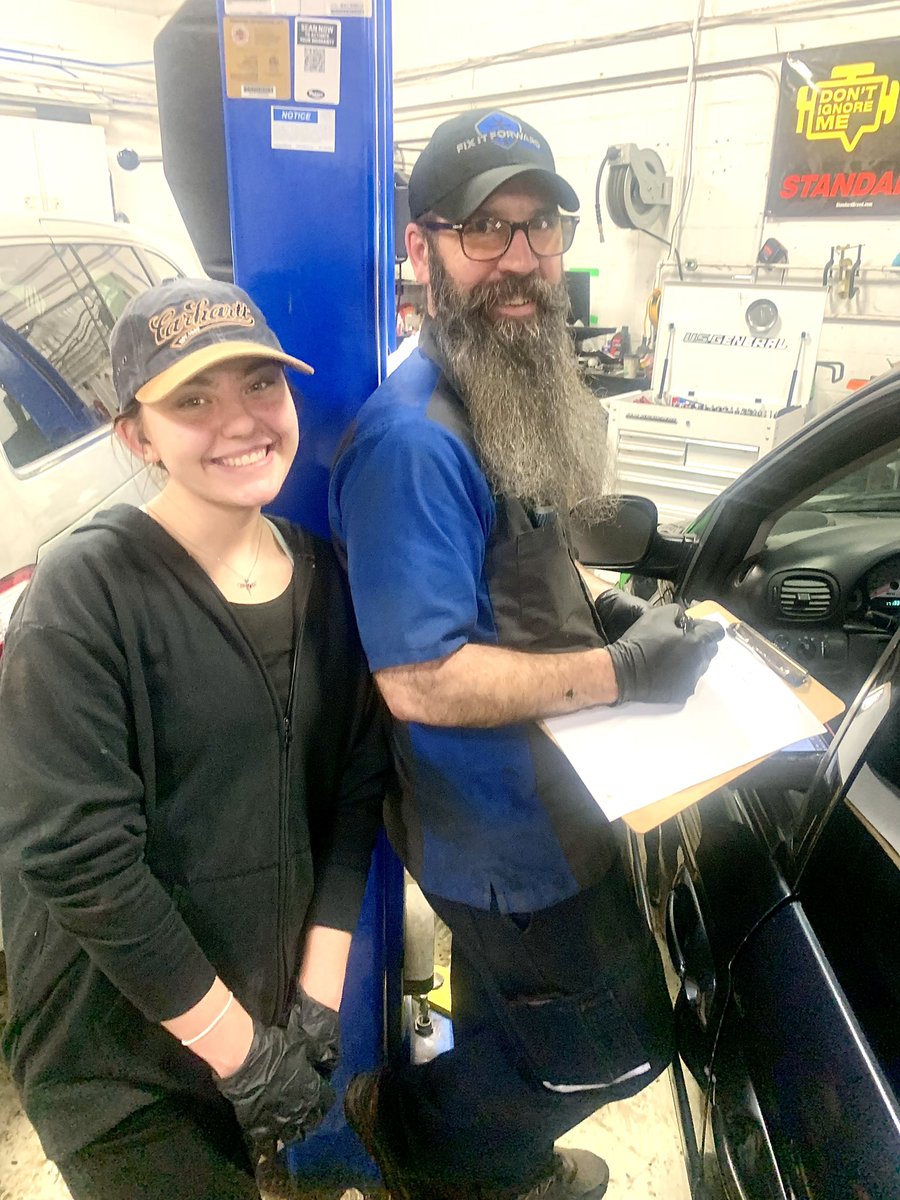 FIFMinistryFM's tweet image. We love this! From this past Saturday’s volunteer shop day, father and daughter working together to help give back! #teaching #learning #growing #givingback #driventoserve