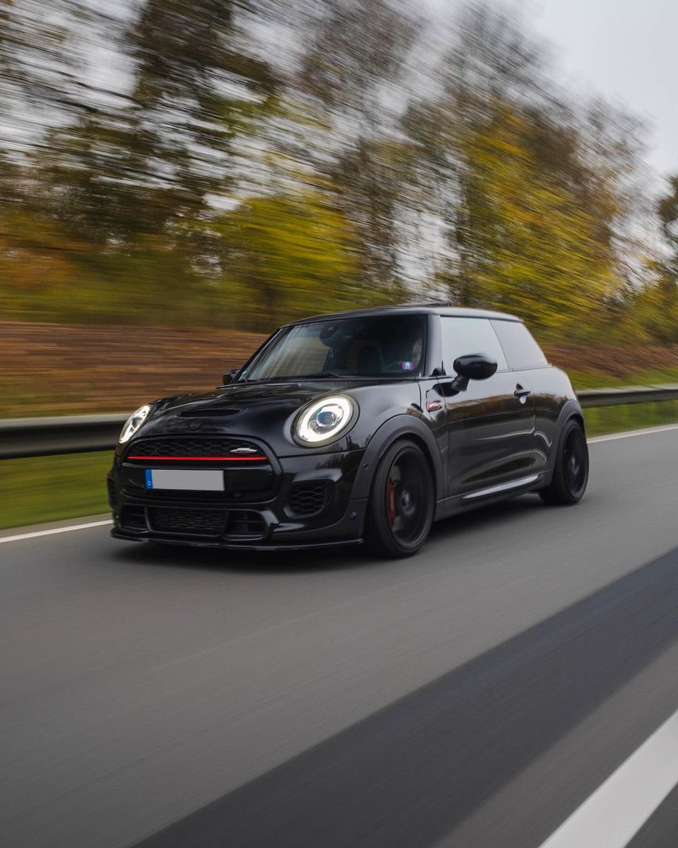 Blink and you’ll miss it! 👀🏁

📸 IG user unlimited4cars 
🚗 laura_jcw

#JCW #MINI