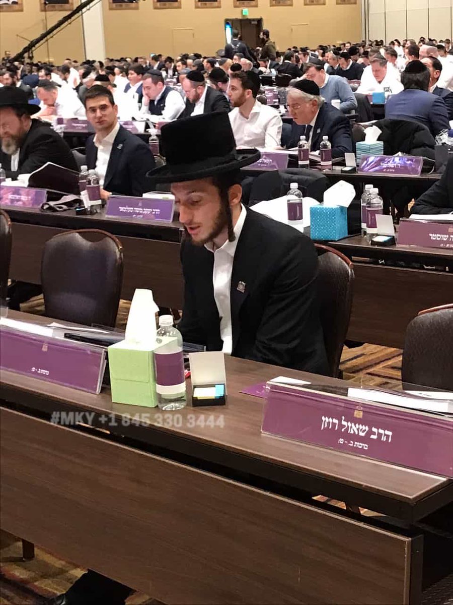 MKYstatus's tweet photo. Tonight's performer at the ATime Shas-A-Thon, ⁦⁦@IamShulem⁩, prepares by listening to the oldest, sweetest song in the world https://t.co/uTtLOasLYM