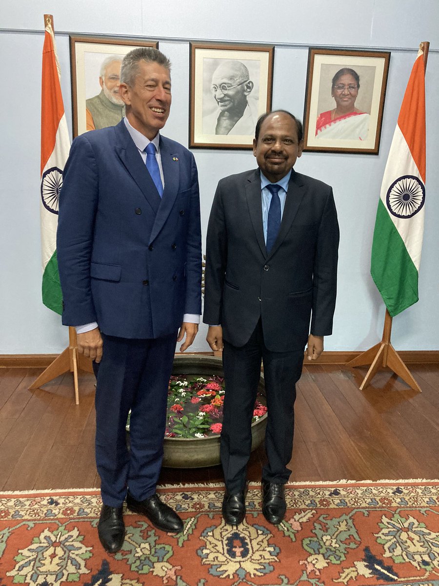 deLacoste_N's tweet photo. Always good to discuss and coordinate on important issues with my dear colleague H.E. Shankar BALACHANDRAN, Ambassador of the Republic of India to #Suriname, formerly posted in Paris. Dear Shankar, thank you for your friendship ! https://t.co/kN76iNIOga