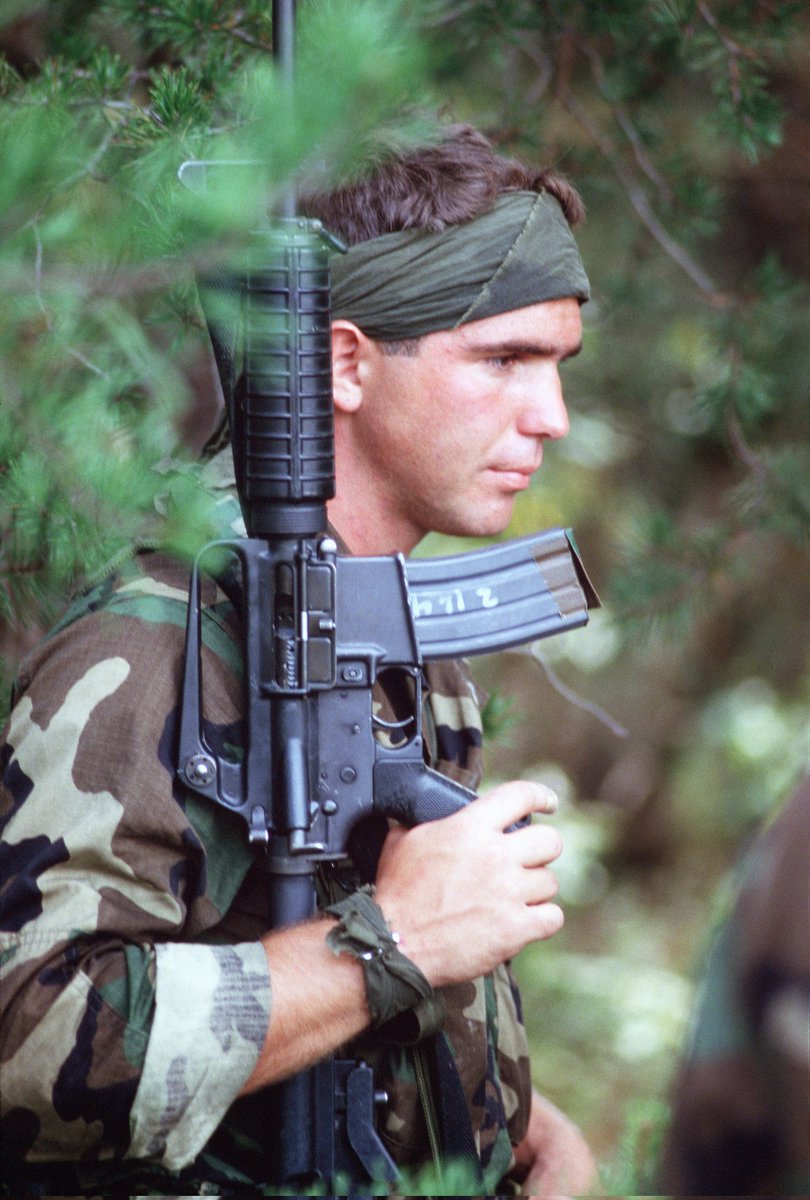 Remnantize's tweet photo. Navy SEALs operators with Colt Commando assault rifles during exercises, 1980s - 1990s https://t.co/p0kX86zXyh