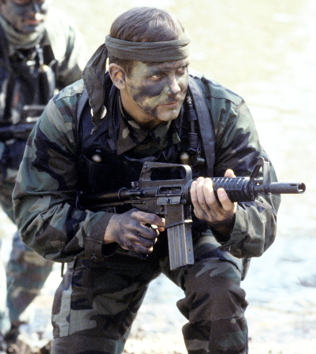 Remnantize's tweet photo. Navy SEALs operators with Colt Commando assault rifles during exercises, 1980s - 1990s https://t.co/p0kX86zXyh
