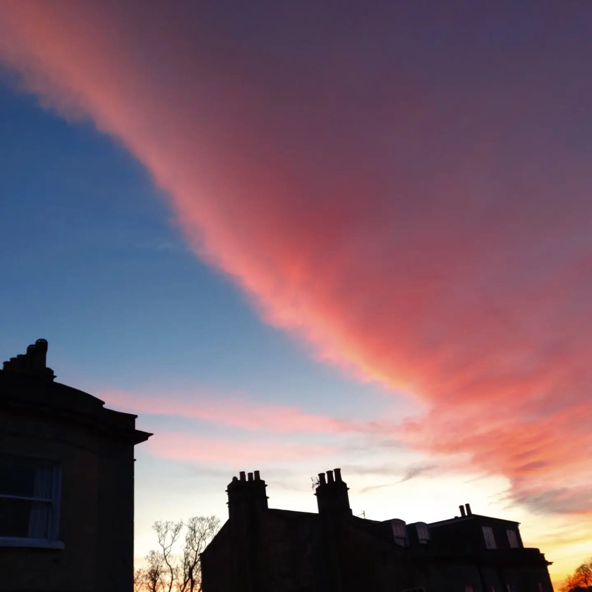 DannydudlowF's tweet photo. Le ciel était incroyable ce soir alors que je marchais à Bath, depuis Rainbow Wood Farm et jusqu'à Widcombe Hill, et  il y avait une lune pleine. https://t.co/tEWiSaEhzH