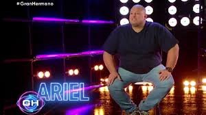 TeemNacho's tweet photo. QUIEN SE VA HOY #JulietaGH 
 #GranHernano2023 #Arielal9009 #fueramalasvibras 
Ariel 👉🏻❤
Julieta 👉🏻🔁 https://t.co/6PEkyMpFSl