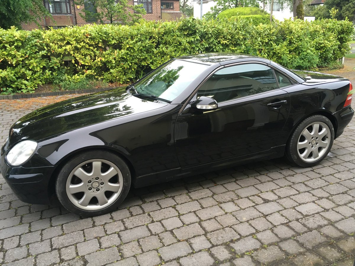 ROBANDTHEMOB's tweet photo. @ListerLawrence As an #EV driver, I find the cult of @tesla fascinating 🤨 That said, I carbon offset my @PolestarCars with a 23 year old @MercedesBenz #SLK320 which is glorious ! #UpYoursGreta https://t.co/YvDXnBe1Vs