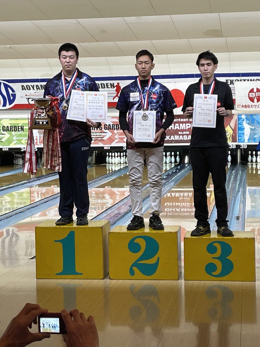 ryubowling1114's tweet photo. 兵庫県選抜ボウリング選手権大会で優勝することができました☺️
最後10フレ持って来て5ピン差の優勝でした🥇
めっちゃ集中して投げることができました☺️
利一とのワンツーフィニッシュでした☺️
これからも頑張りたいと思います☺️ https://t.co/BVn2yIYK4U