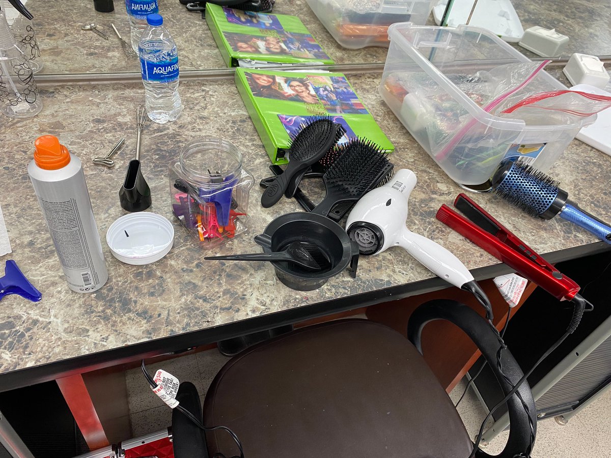 EHOVEcos's tweet photo. Some tools we use throughout the week 🧼💆‍♀️#EHOVEvips https://t.co/2jKQMzdJGe