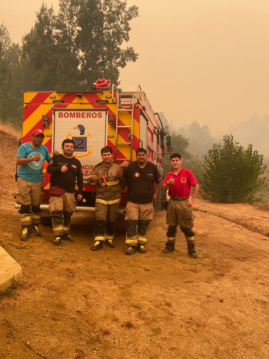 BMostazal's tweet photo. Nuestra delegación que partió el día Jueves 2/2/2023 a prestar apoyo a @bomberoschillan

Izquierda a derecha 

Tte. 3ero. Sergio Santander 2da Cía.
Vol. Italo Rojas 2da Cía.
Vol. Joaquin Merino 1era Cía
Cmdte. Sergio Oses
Vol. Juan Maldonado 1era Cía.

Gracias por representarnos https://t.co/jrjWGl7oiG