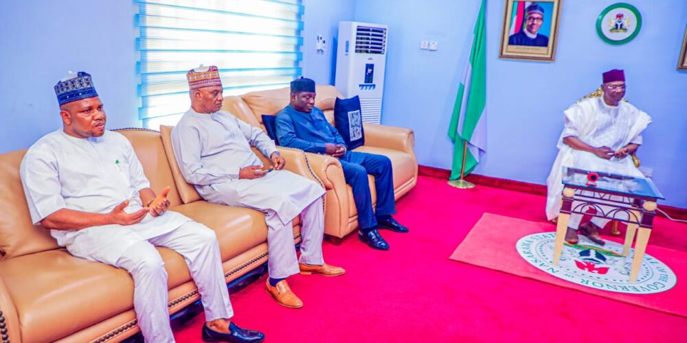 govaasule's tweet photo. Managing Director/CEO of AEDC, Engr. Adeoye Fadeyibi led a delegation, Management of Abuja Electricity Distribution Company to Govt House on condolence visit to Governor Abdullahi Sule and the entire people of Nasarawa State, over the death of his son Alh. Hassan Sule
#GOVAASULE https://t.co/ixC6wpY9Be