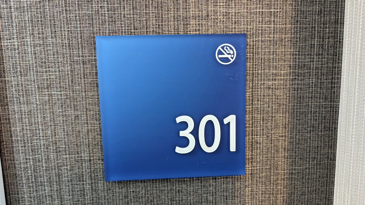 ndyjsimpson's tweet photo. I just can't find my dam hotel room! π
#LostInPhoenix https://t.co/ZMHH3E7dhf