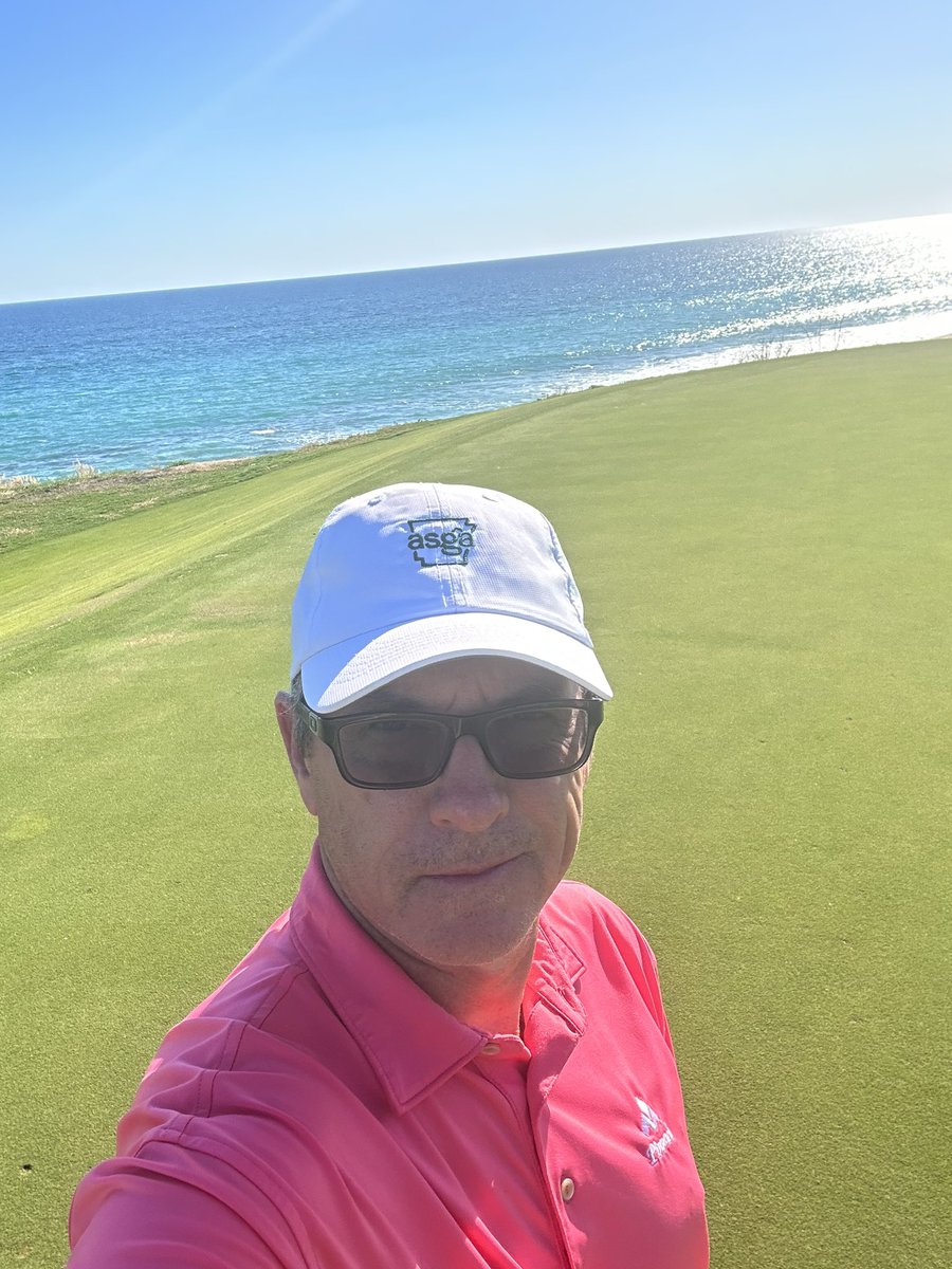 sshiew1's tweet image. ASGA hat looks good with Cabo background @JFoxtales @ASGAgolf @TMartin_8