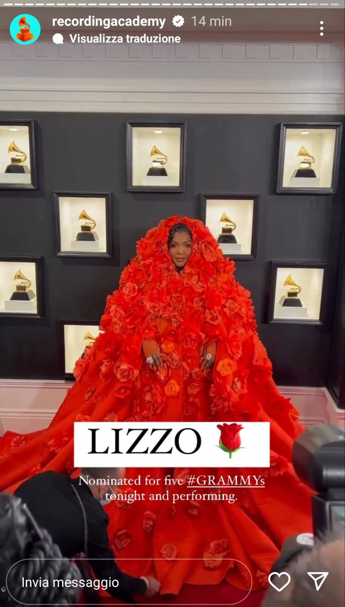 Lizzo ha appena sfilato così sul Red Carpet dei Grammys. Sarà una lunga notte 😂
#GRAMMYs