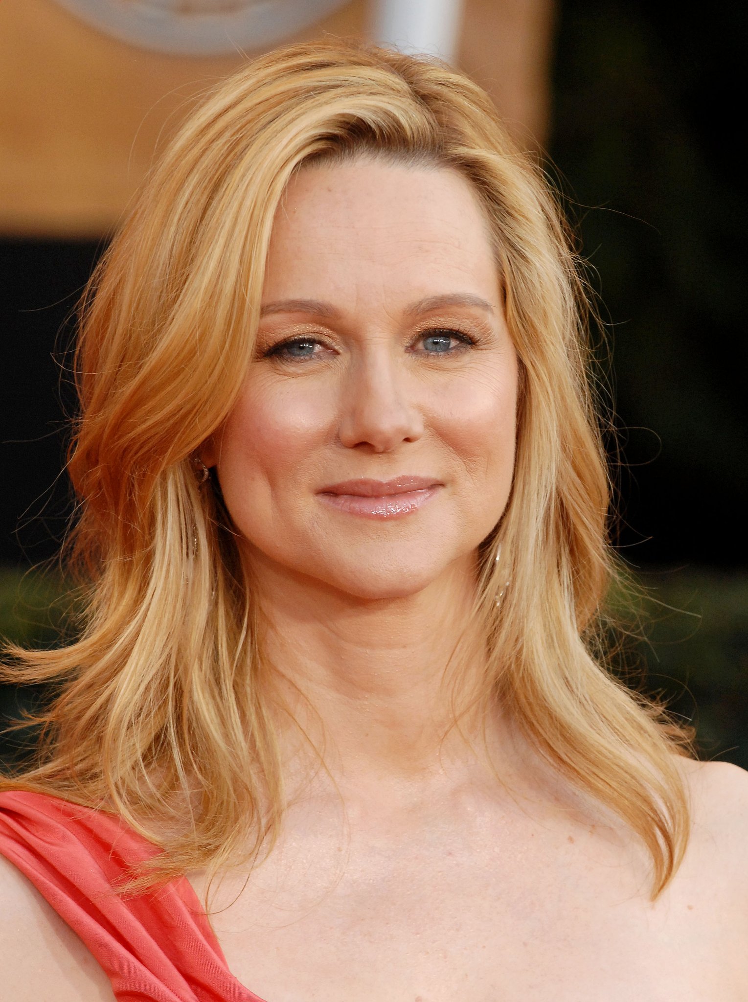 Feliz Aniversário (Happy Birthday), Laura Linney      