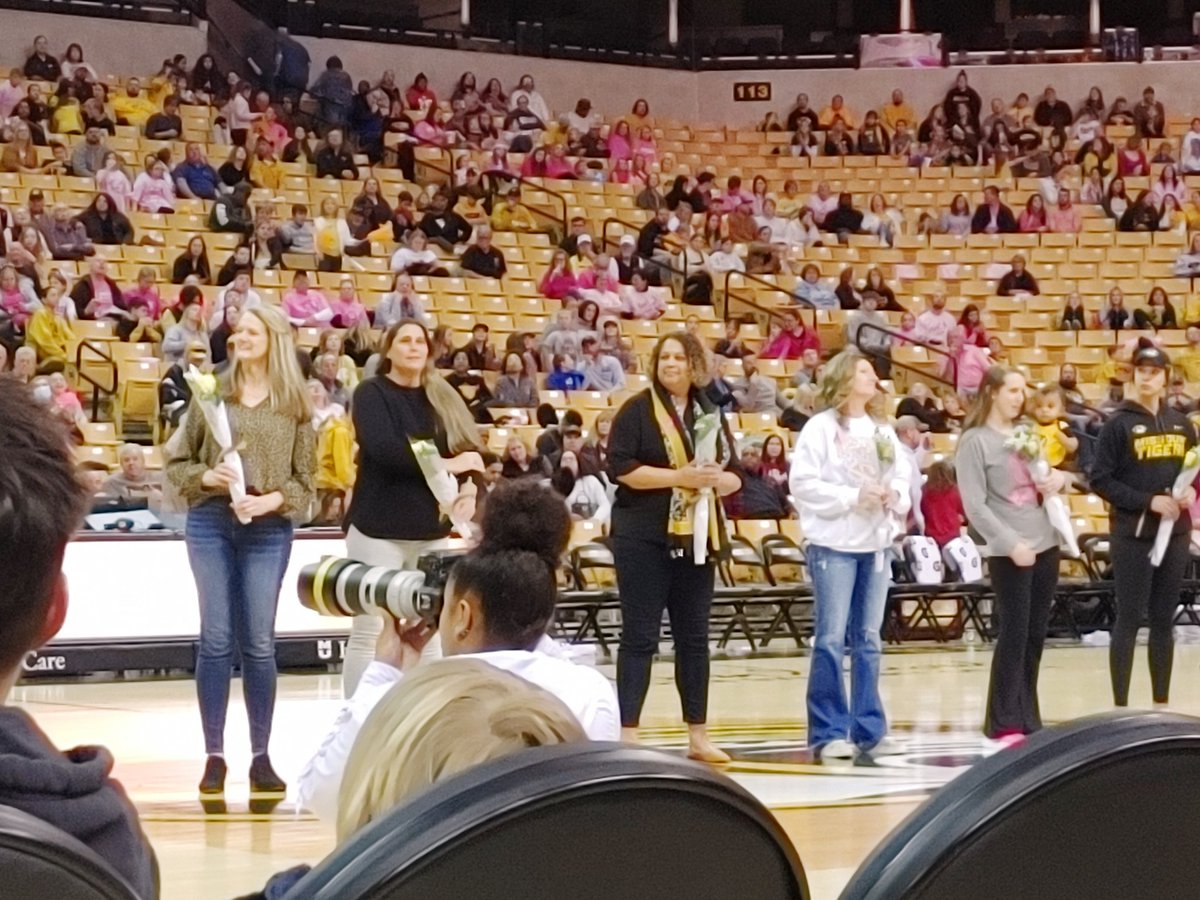 One of the best professors at <a href="/mujschool/">Mizzou Journalism</a> Dr. Susan Renoe (in the scarf) is one of my professors for grad school. She is joined by many legends within the <a href="/MizzouWBB/">Mizzou Women’s Basketball</a> program. We also have a couple players I grew up watching in <a href="/Mo_EyeScott/">Morgan Eye Scott</a> of <a href="/KewpieBball/">Hickman Girls Bball</a> &amp; <a href="/Lbreezzyy/">Lindsey Cunningham</a>. 
#Mizzou