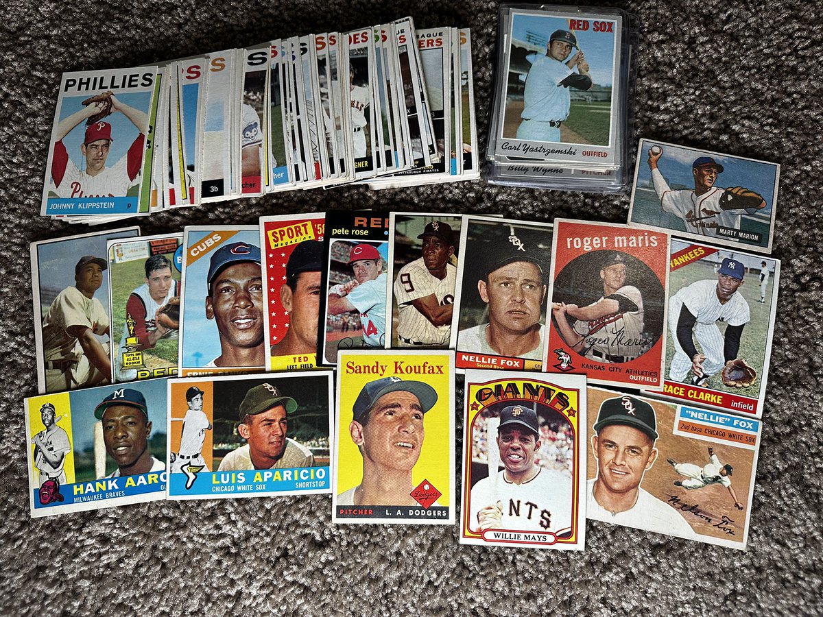 Cardinals1942's tweet photo. What a great day at the @StLouisSportsCo show with by buddy Wiley in St Louis! Picked up some nice 1964 Topps for my set build, a few 1970 Topps I needed as well, and a nice vintage haul from a new seller! #CollectVintage #LocalCardShow #Stl https://t.co/aTIjbgbN44