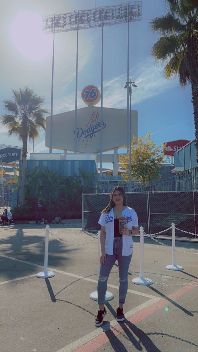 SandraRaya_'s tweet photo. @SportsNetLA #dodgersFF such an amazing experience 💙💙💙 https://t.co/7XWa0mKgdV