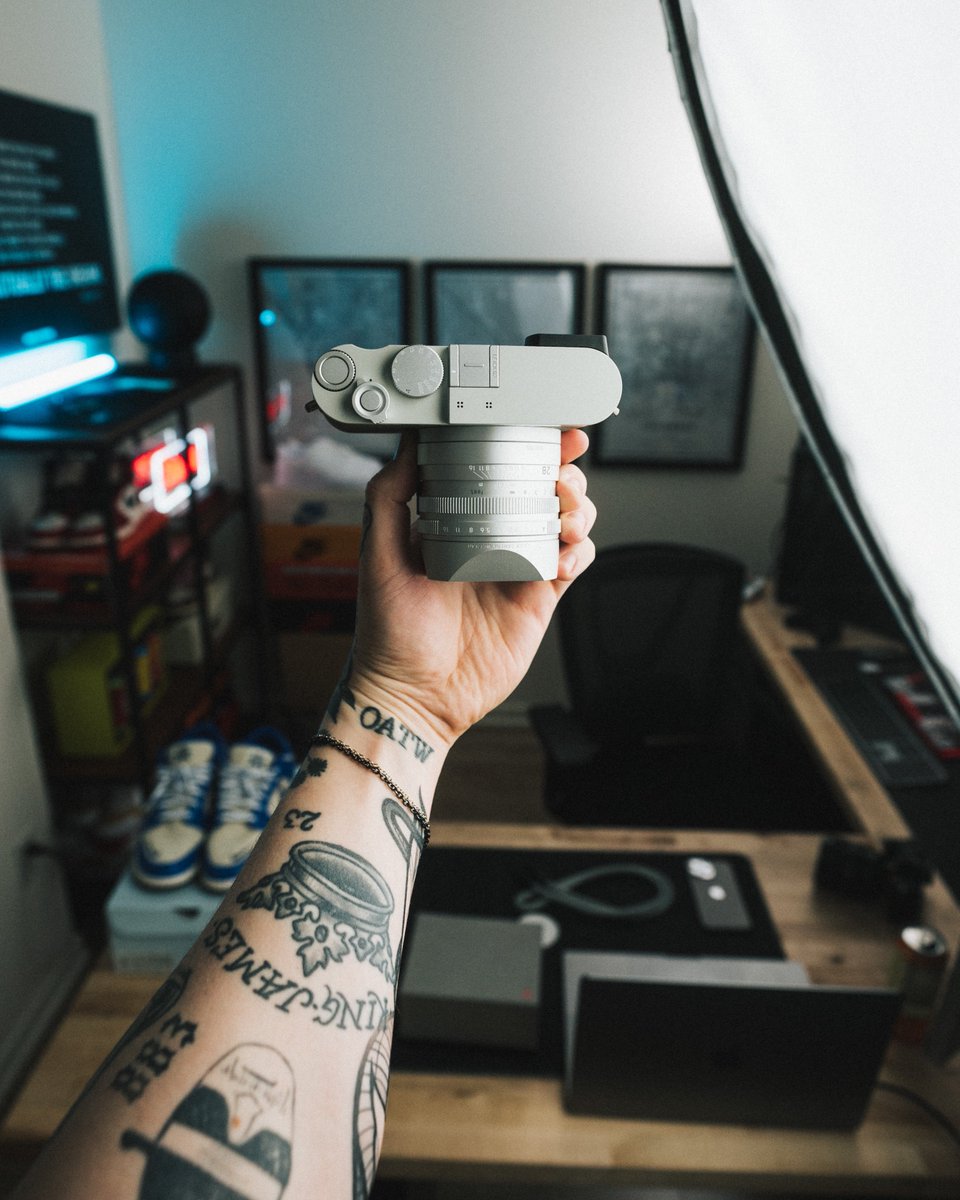 JHawkShoots's tweet image. Leica Q2 Ghost x Hodinkee.⚡️

Couple flicks of the new daily driver. 📸
