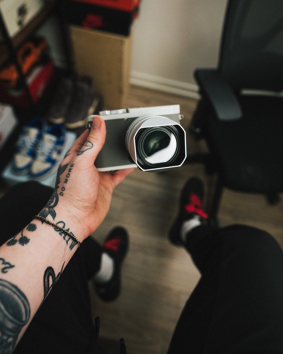JHawkShoots's tweet image. Leica Q2 Ghost x Hodinkee.⚡️

Couple flicks of the new daily driver. 📸