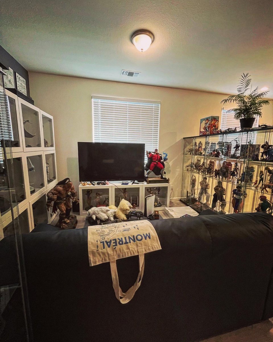 ironpinky's tweet photo. New home for bison. Not sure where to put Goro now. I had a hand in designing this figure alongside @CollectPCS Huge honor! #mbison #pcstoys #collectpcs #edwinhuang https://t.co/PFh2g1Dpow