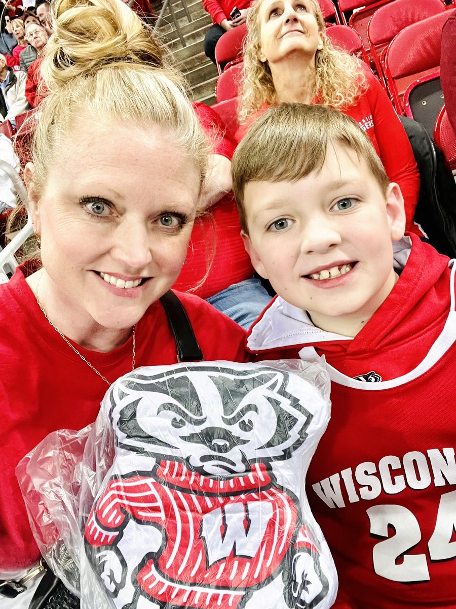 NellisJen's tweet photo. #varsity #loveyoumore #gobigred https://t.co/QRDzIBSliY
