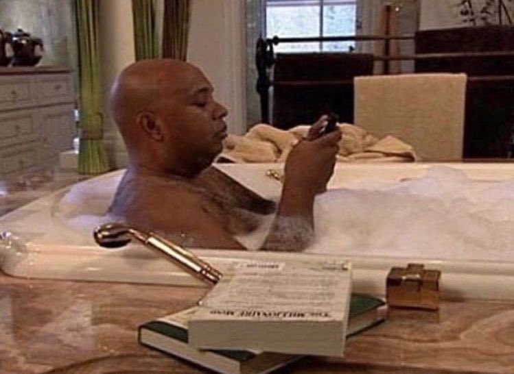 userthvsangel's tweet photo. me pretending not to care about the outcome of this years scammys whilst obsessively checking to see if my universe won her award yet https://t.co/RsfxmPQf00